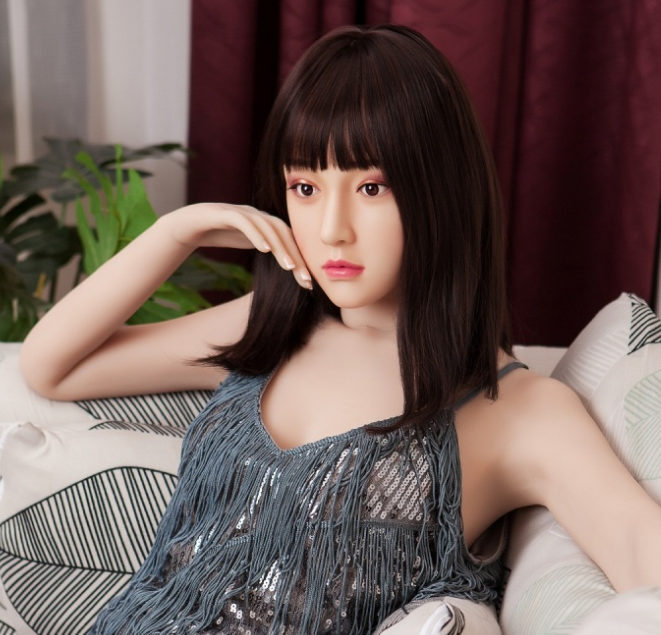 成人娃娃頭雕為什么選擇硅膠材質(zhì)的？